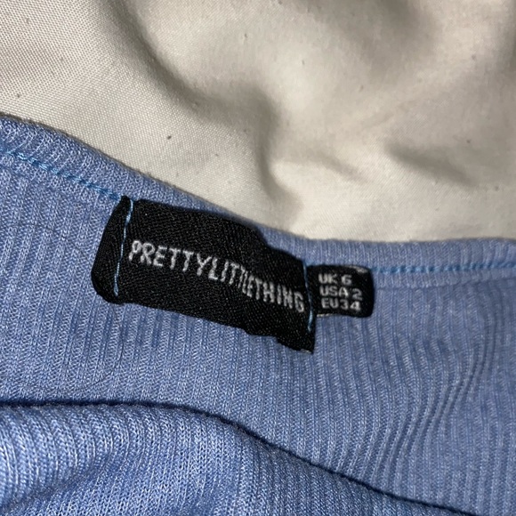 PrettyLittleThing Long Sleeved Cropped Blue Top with Scrunched, Adjustable Sides - Picture 3 of 3